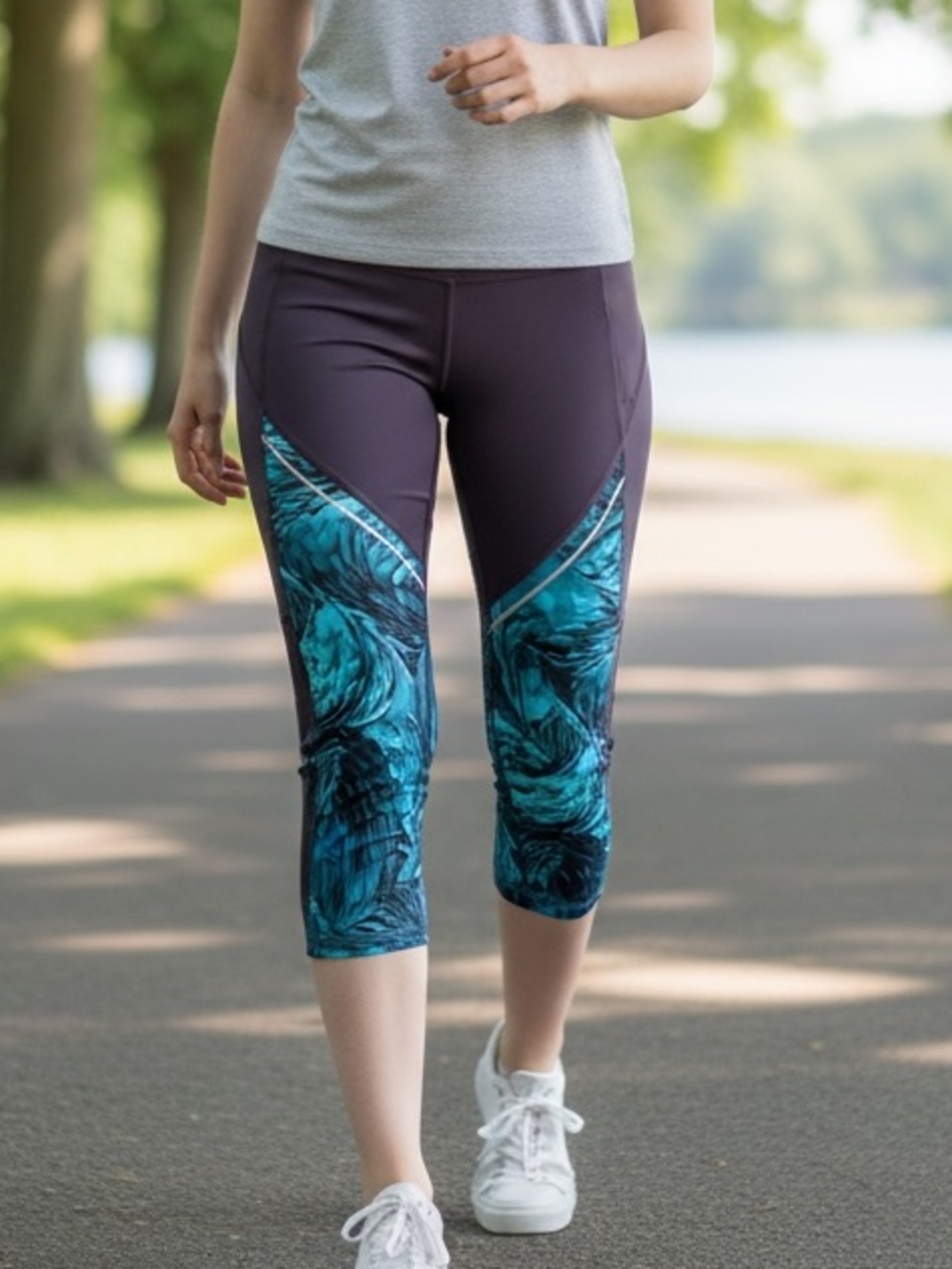 Women’s Teal Patterned Active Capri Leggings